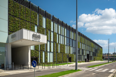Aupark Bratislava mit unserer lebenden Fassade gewinnt Bauwerk des Jahres 2025